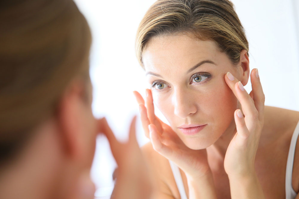 Cover Age Spots With These Effective Makeup Hacks